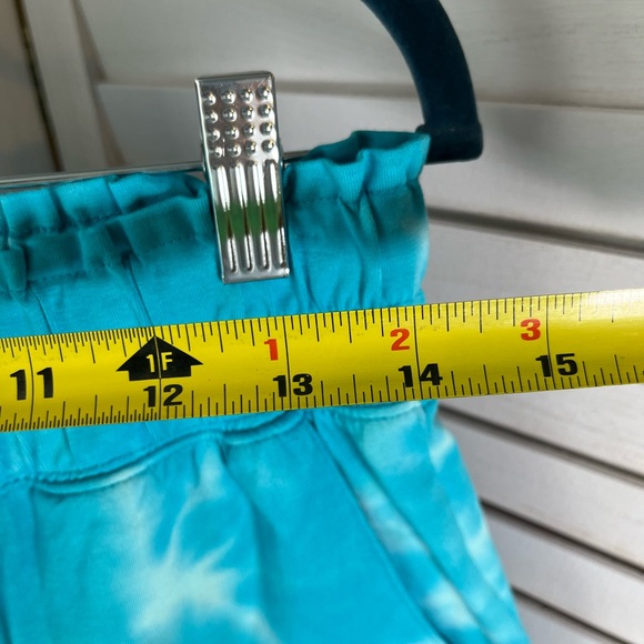 NEW EARTH YOGA SHORT - Picture 9 of 9